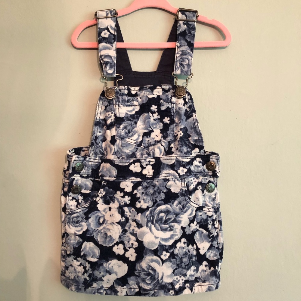 💙Overall blue and white flowers print 💙